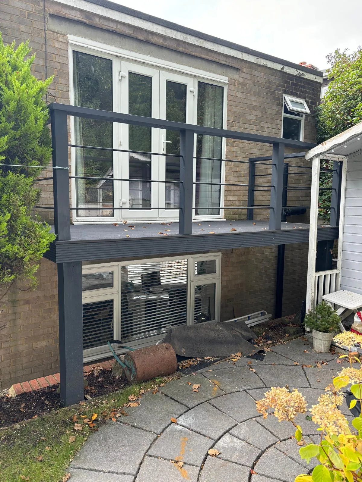 Raised timber balcony and decking by RT Carpentry
