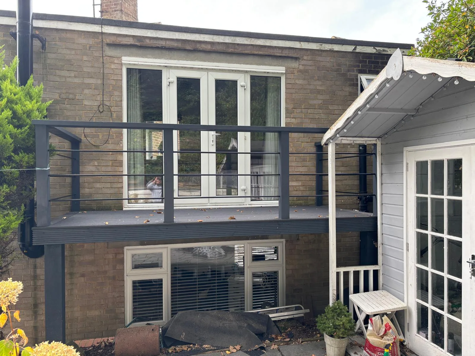 Finished balcony with balustrade by RT Carpentry